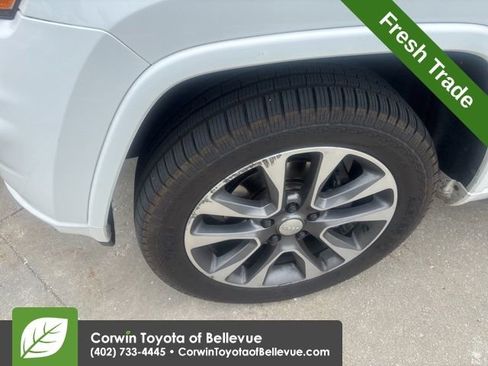 Used 2017 Jeep Grand Cherokee Overland AWD/4WD image 11