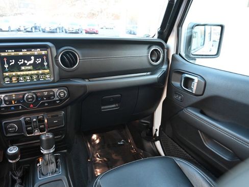 Used 2022 Jeep Wrangler Unlimited Sahara w/ Cold Weather Group image 17