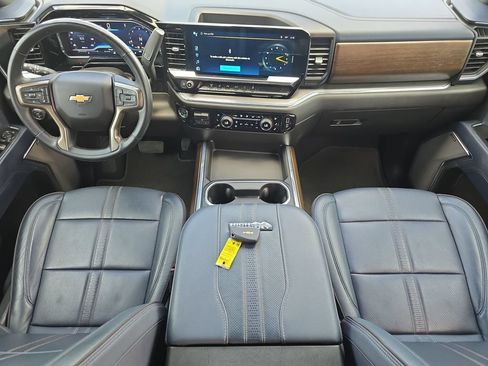 Used 2024 Chevrolet Silverado 2500 High Country w/ High Country Premium Package AWD/4WD image 9