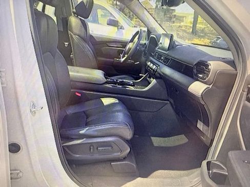 Used 2025 Honda Pilot Touring image 13