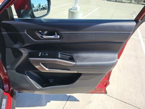 Used 2024 Nissan Pathfinder Platinum w/ Cargo Package image 15