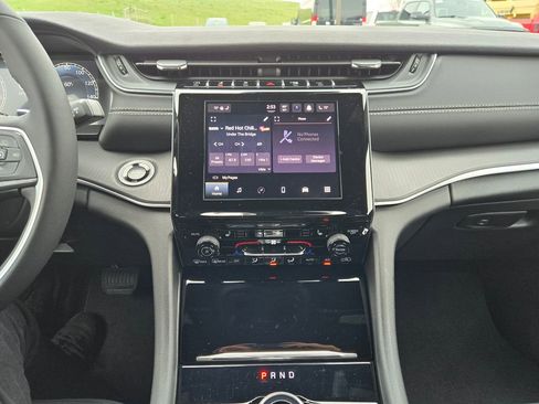 New 2026 Jeep Grand Cherokee L Laredo AWD/4WD image 19