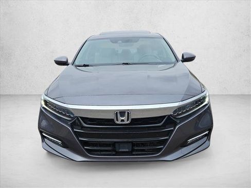 Used 2018 Honda Accord Touring image 2