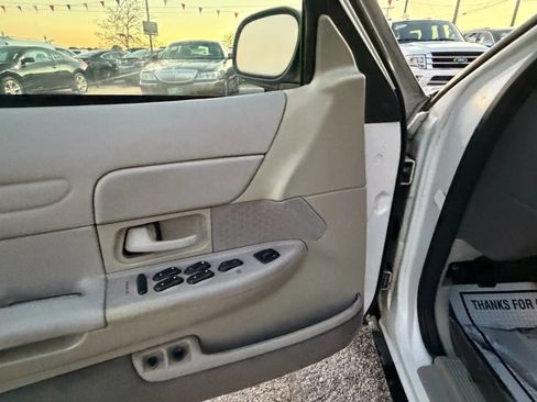 Used 2001 Ford Crown Victoria image 21