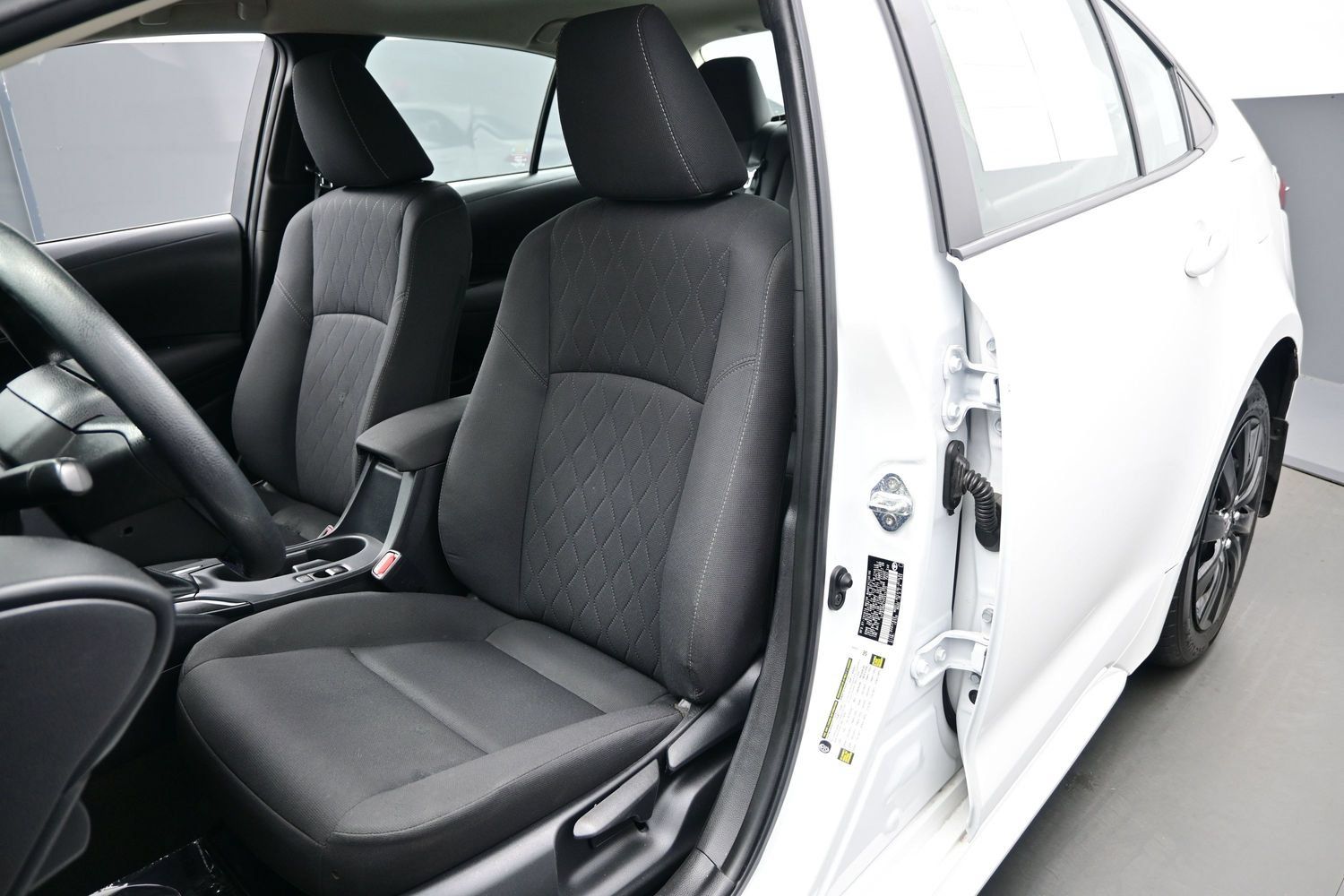Used 2023 Toyota Corolla LE FWD image 10