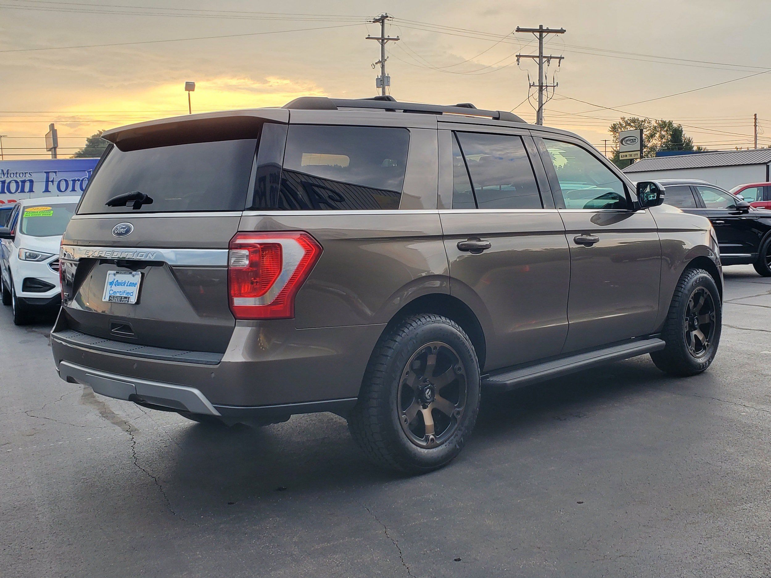 Used 2019 Ford Expedition XLT w/ Equipment Group 201A AWD/4WD image 4