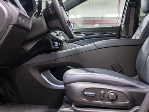 Used 2024 Buick Enclave Essence w/ Experience Buick Package image 9