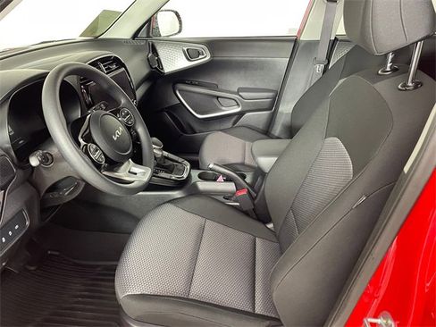 Certified 2023 Kia Soul S image 2