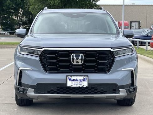 Certified 2025 Honda Pilot Touring image 7