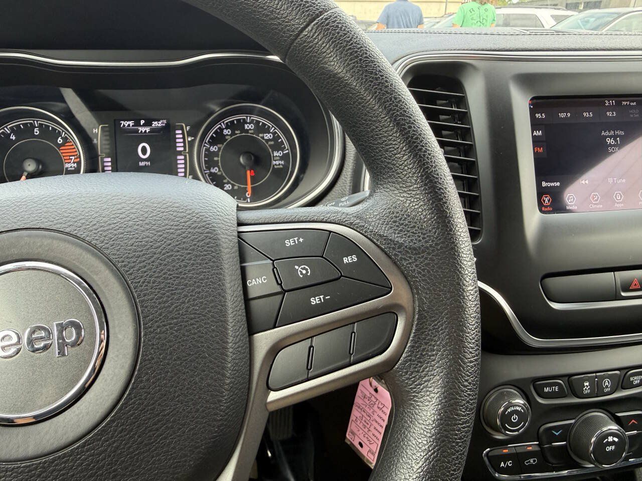 Used 2019 Jeep Cherokee Latitude w/ Popular Appearance Group FWD image 15
