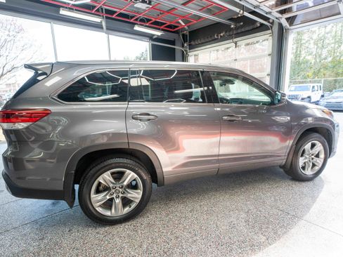 Used 2019 Toyota Highlander Limited image 4