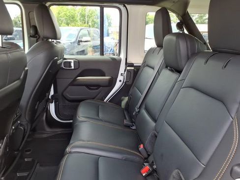 Used 2024 Jeep Wrangler Unlimited Sahara w/ Technology Group AWD/4WD image 20