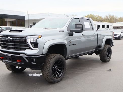 Used 2025 Chevrolet Silverado 2500 LTZ w/ LTZ Plus Package image 4