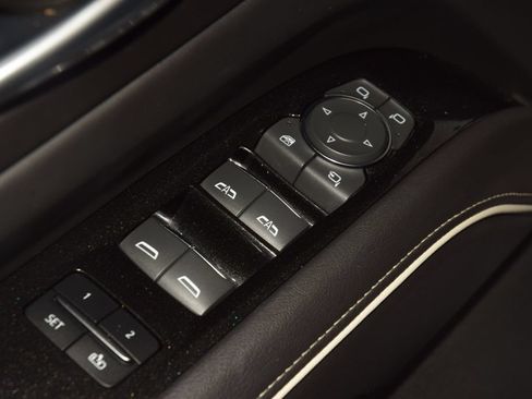 Used 2023 Cadillac Escalade Premium Luxury AWD/4WD image 48