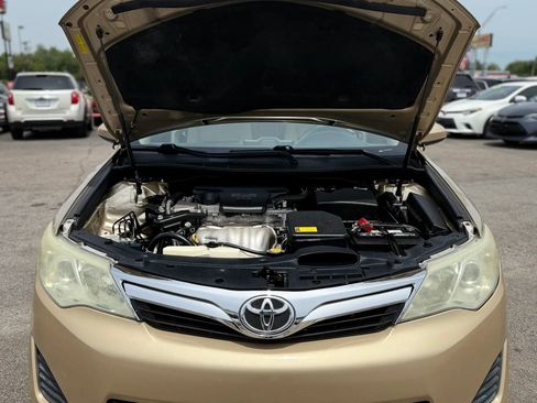 Used 2012 Toyota Camry LE FWD image 19