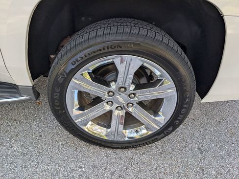 Used 2017 Chevrolet Suburban Premier AWD/4WD image 13