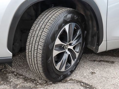 Used 2024 Toyota Highlander XLE image 17