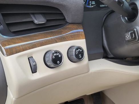 Used 2020 Cadillac Escalade Luxury AWD/4WD image 25