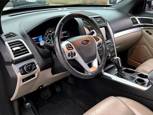 Used 2013 Ford Explorer XLT image 13