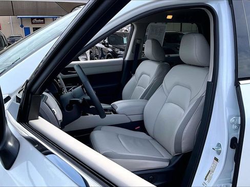 Used 2025 Nissan Pathfinder SL AWD/4WD image 36
