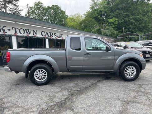 Used 2016 Nissan Frontier SV w/ SV Value Truck Package AWD/4WD image 5