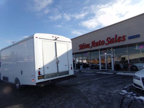 Used 2019 Ford E-450 and Econoline 450 Super Duty w/ Shuttle Bus Prep Package image 10