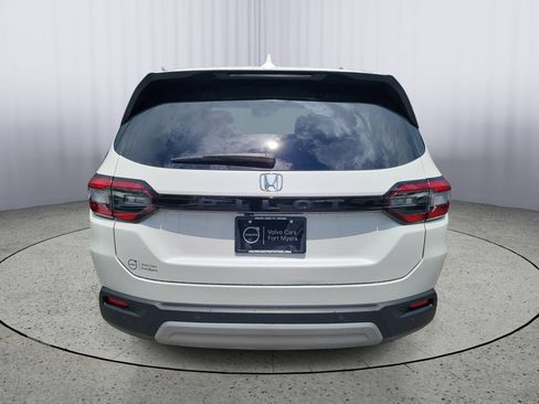 Used 2025 Honda Pilot EX-L image 3