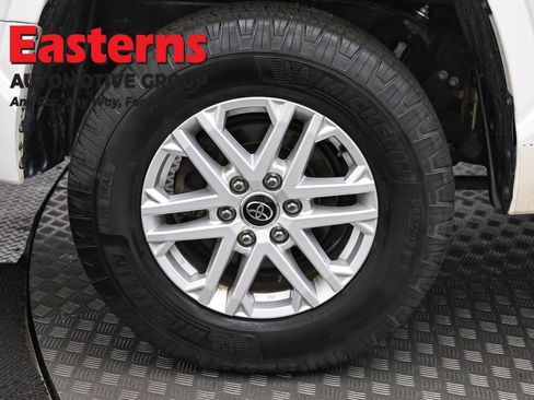 Used 2022 Toyota Tundra SR AWD/4WD image 31
