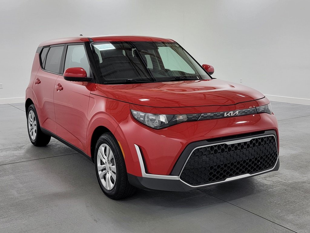 Used 2023 Kia Soul LX FWD image 2
