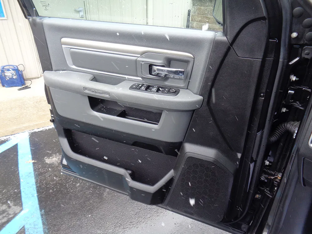 Used 2016 RAM 1500 SLT AWD/4WD image 18