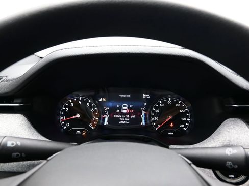 Used 2023 Jeep Compass Sport image 18