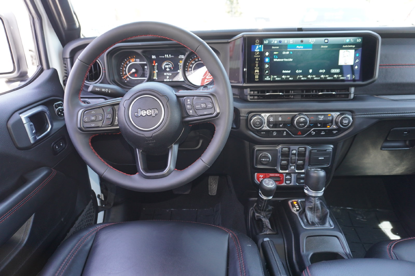 Used 2024 Jeep Wrangler Unlimited Rubicon AWD/4WD image 11