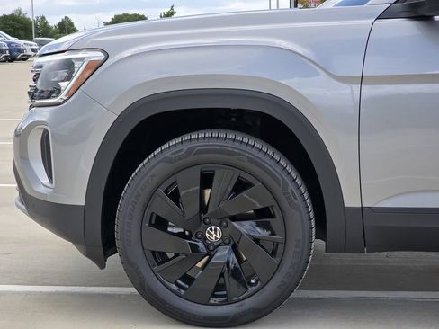 New 2026 Volkswagen Atlas SE FWD image 6