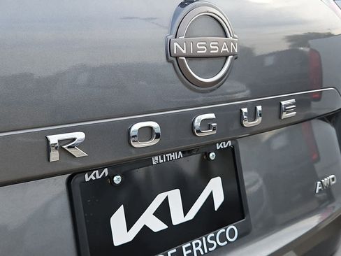 Used 2023 Nissan Rogue S image 12
