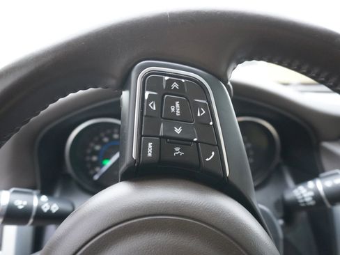 Used 2016 Jaguar XF Premium image 26