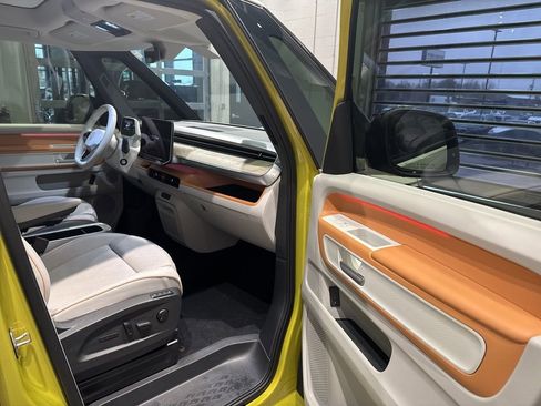 Used 2025 Volkswagen ID. Buzz 1st Edition image 36