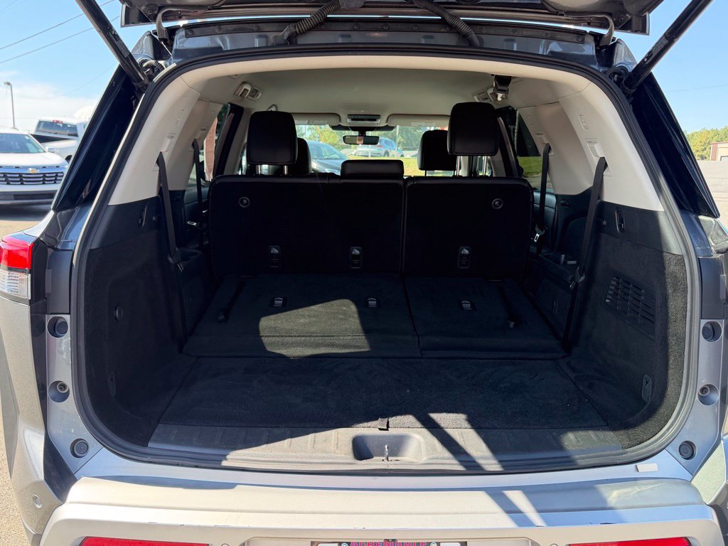 Used 2025 Nissan Pathfinder SL FWD image 5