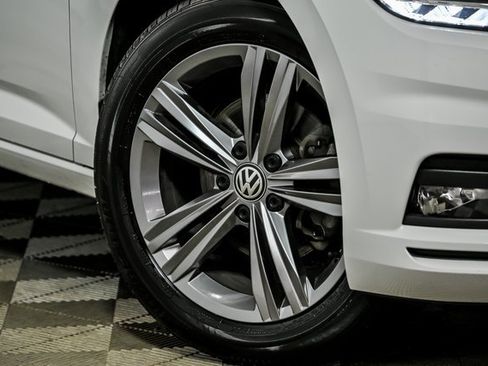 Certified 2019 Volkswagen Jetta S image 3