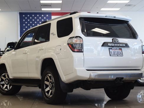 Used 2018 Toyota 4Runner TRD Off-Road Premium AWD/4WD image 5