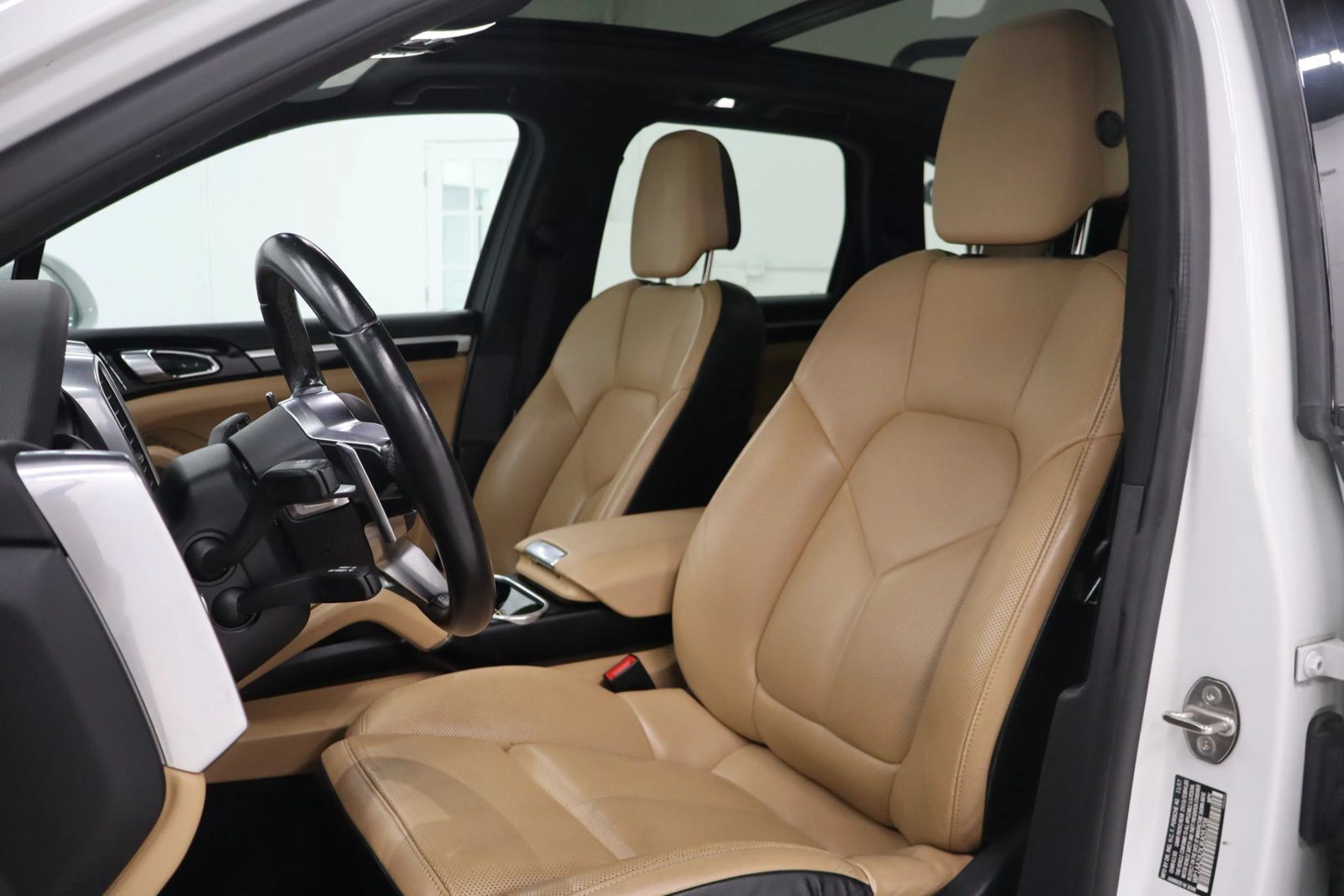 Used 2018 Porsche Cayenne AWD/4WD image 18