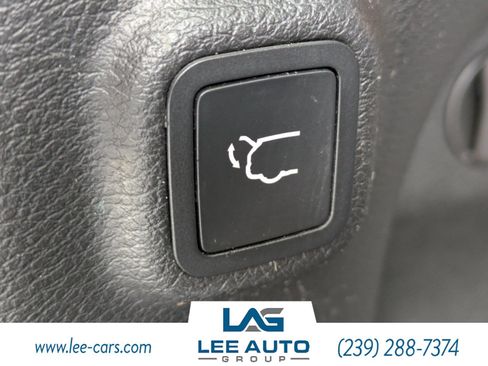 Used 2019 Jeep Cherokee Limited FWD image 11