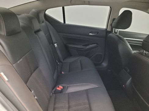 Used 2024 Nissan Altima 2.5 SR w/ SR Premium Package FWD image 19