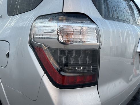 Used 2022 Toyota 4Runner SR5 AWD/4WD image 7