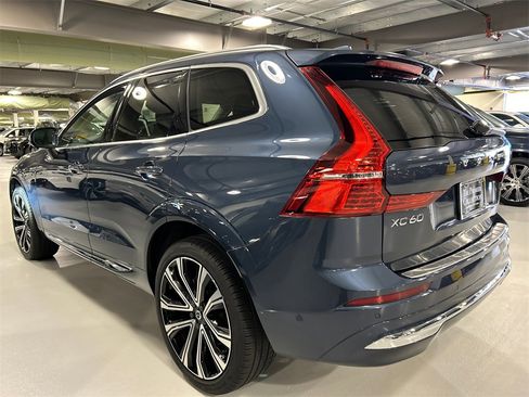 Certified 2023 Volvo XC60 B5 Ultimate w/ Climate Package image 4