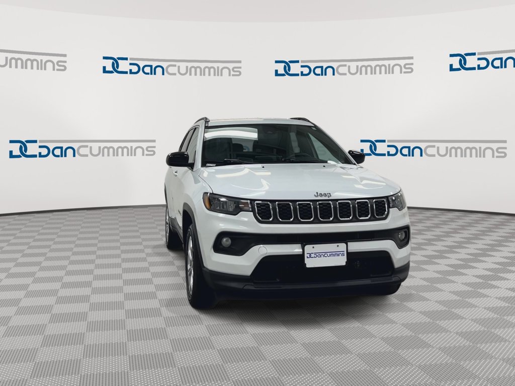 Used 2024 Jeep Compass Latitude AWD/4WD image 3