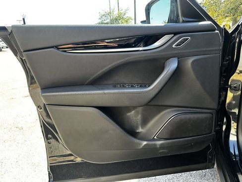 Used 2021 Maserati Levante image 30