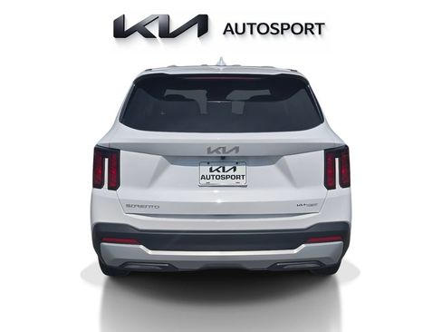 Certified 2026 Kia Sorento LX FWD image 9