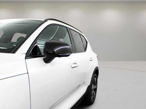 New 2026 Volvo XC40 B4 Plus w/ Protection Package Premier FWD image 31