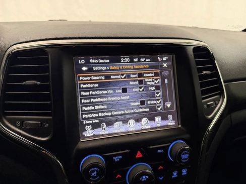 Used 2017 Jeep Grand Cherokee Altitude AWD/4WD image 16