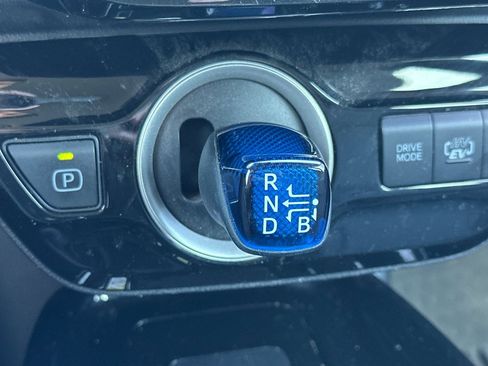 Used 2022 Toyota Prius Prime Limited image 31